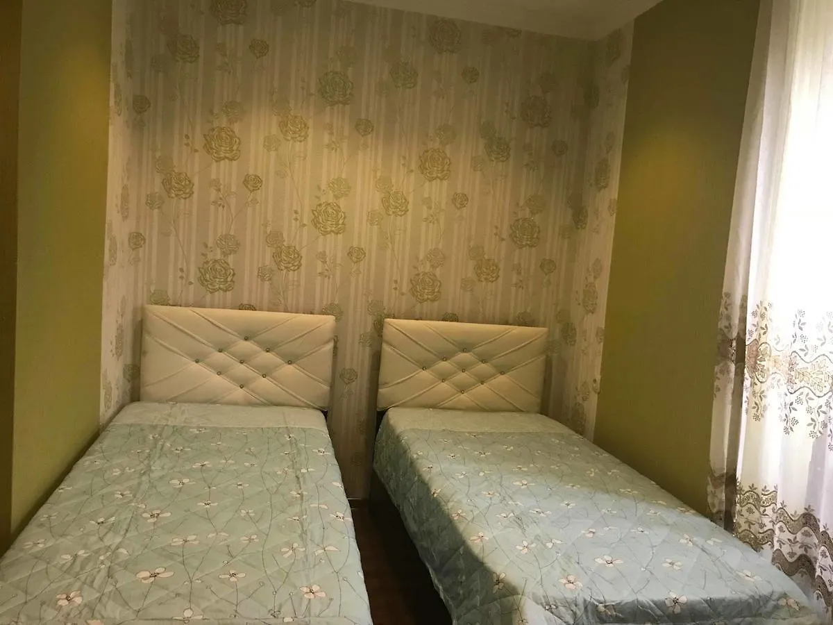 באטומי Lela'S Guest House 0*,